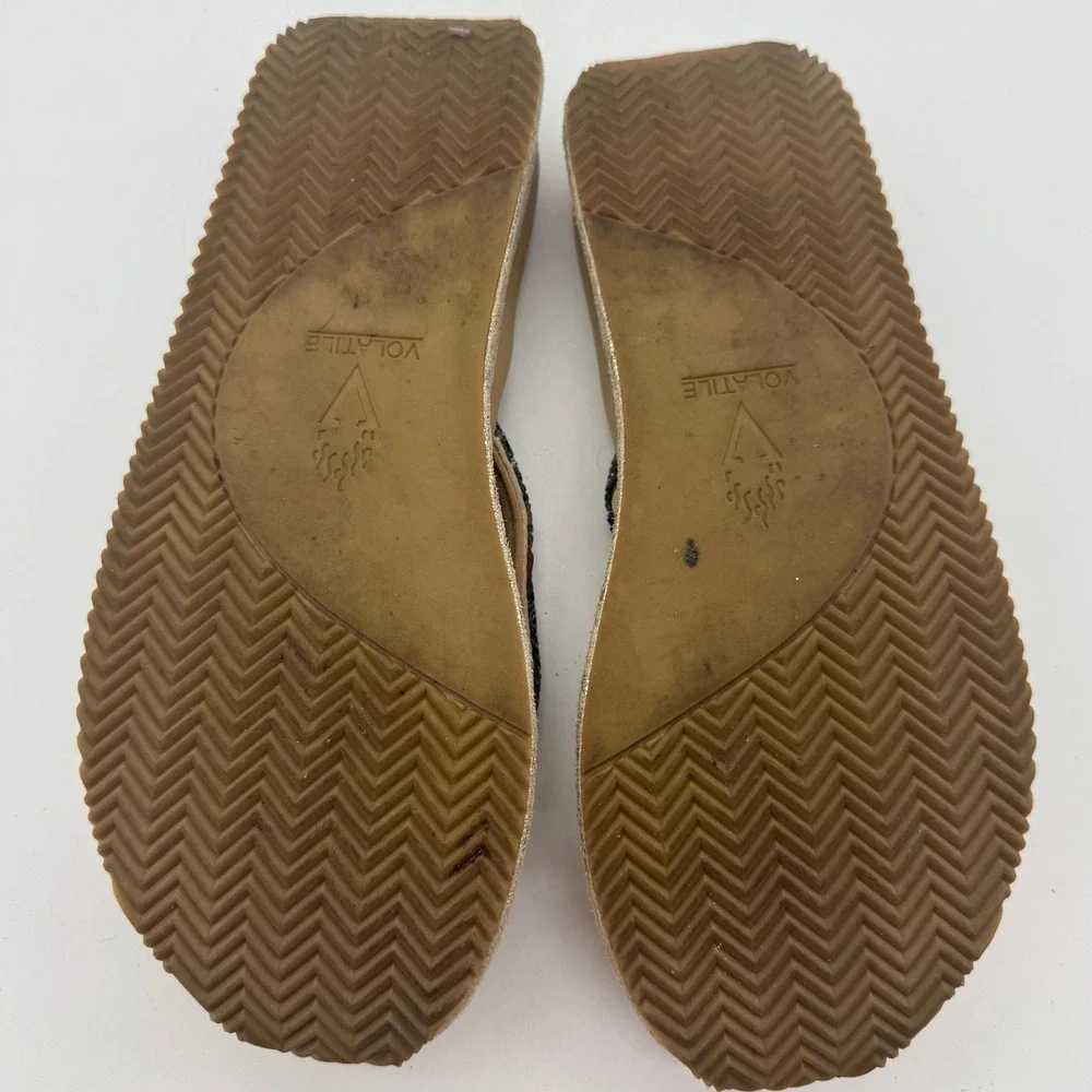 Volatile women wedge